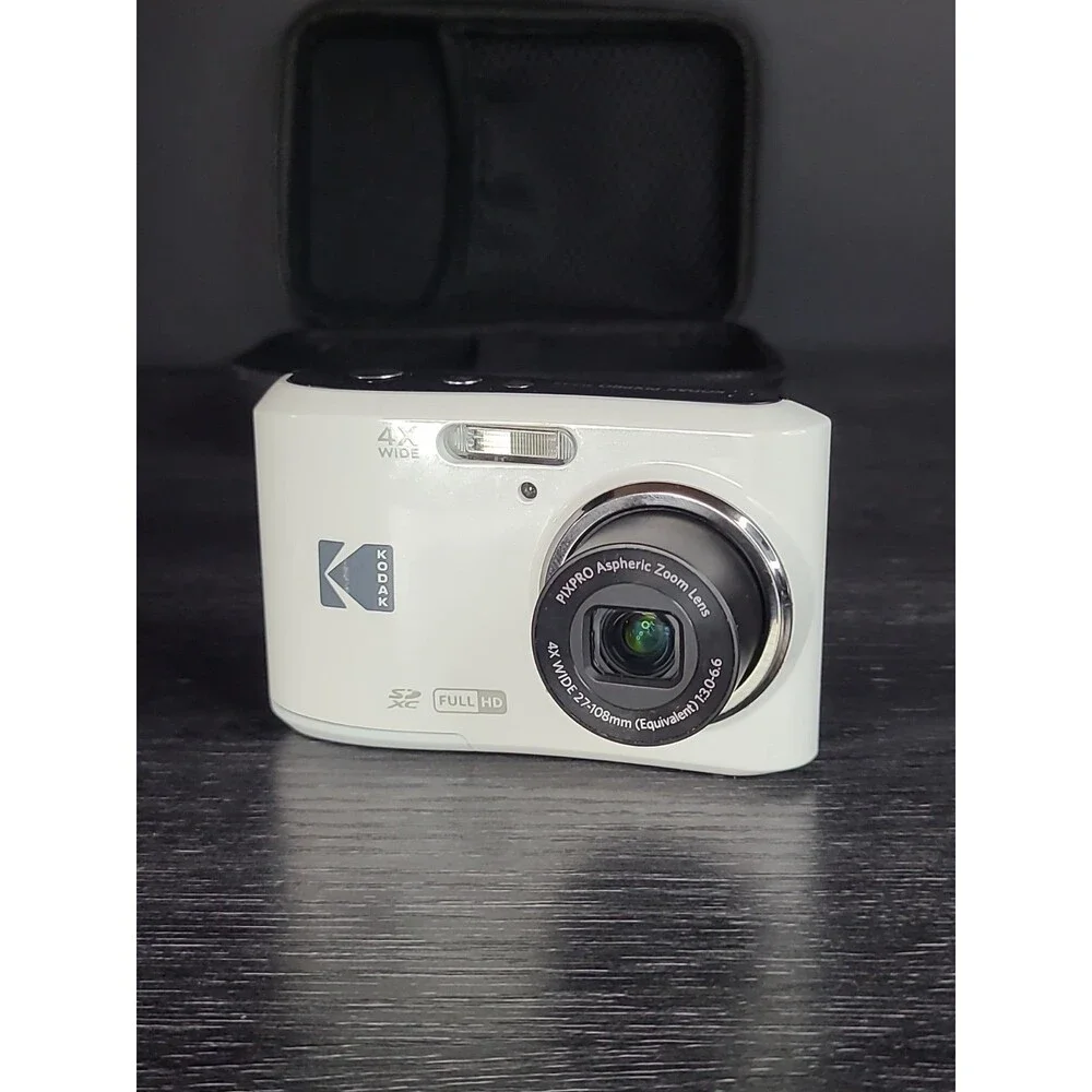 Kodak Pixpro FZ45 16MP HD Digital Camera White 8GB Bundle - Refurbished VG